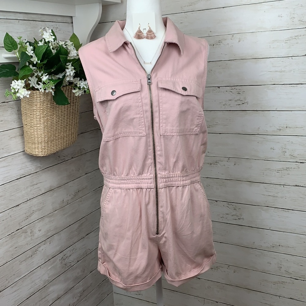 Forever 21 Blush Pink Zip Front Romper Size Large